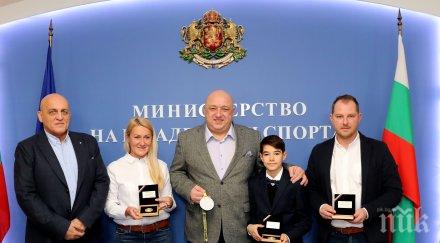 министър кралев награди екатерина стратиева никола цолов успехите европейския рали шампионат световните серии картинг