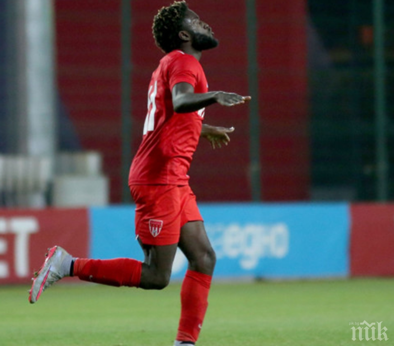 ФУТБОЛНА БОМБА: Ето каква любопитна сделка може да осъществят червените и царете...