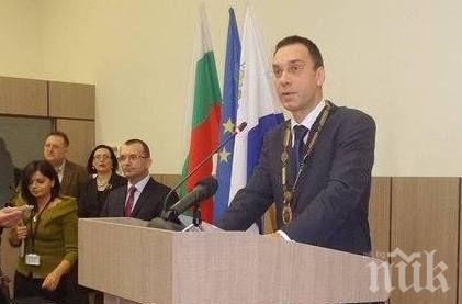 Кметът на Бургас зарадва учениците - няма да учат на Никулден