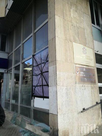 Вандали атакуваха кметството в столичния жк Лозенец