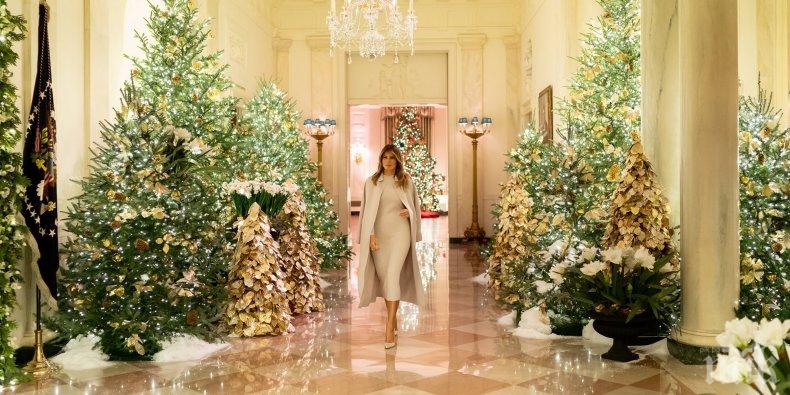 СЪКРОВИЩАТА НА АМЕРИКА: Мелания Тръмп представи официално коледната украса на Белия дом (ВИДЕО)