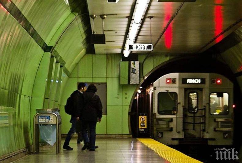 Пожар в метрото: Евакуираха влак в Торонто