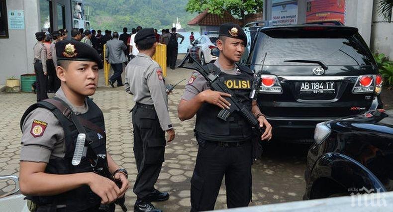 Двама военни са ранени при взрива в Джакарта

 