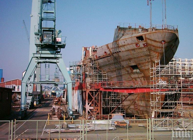 Корабостроителница в Германия ще строи огромен ледоразбивач за Русия