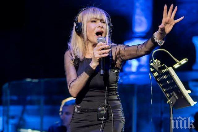 Лили разпродаде концертите в НДК, пуска грамофонна плоча