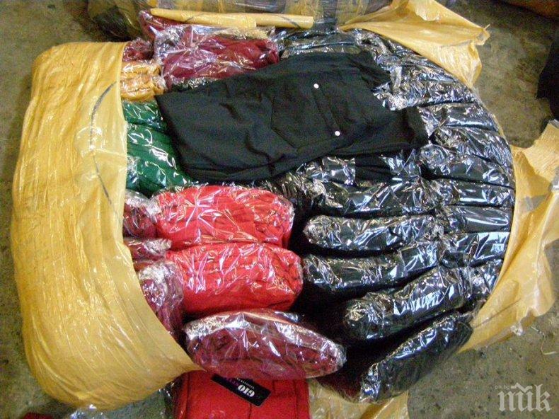 Митничари спипаха солидна пратка контрабандни облекла и парфюми 