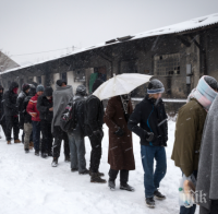 XXI ВЕК: Мигранти в Босна топят сняг, за да пият вода 