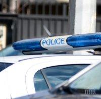 Шофьор без книжка се заби в стълб при опит да избяга от катаджии