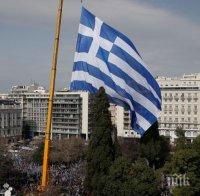 Правителството на Гърция отпуска еднократна помощ от 700 евро за бедните семейства