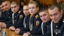 Каракачанов към курсантите-отличници: Изграждайте се като лидери не само в армията, но и в обществото