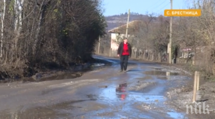 тежки камиони рушат пътя пещерата съева дупка