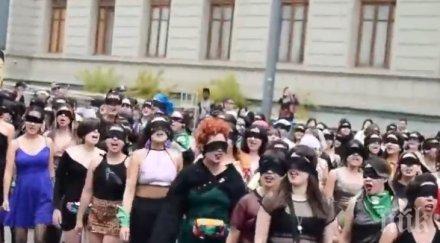 хиляди жени окупираха националния стадион чили протест сексуалното насилие