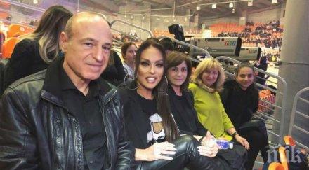 митко пайнера ревизира концерта чалгарките ивана прави компания публиката