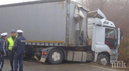 чешки тир отнесе пежо възлово кръстовище враца снимки