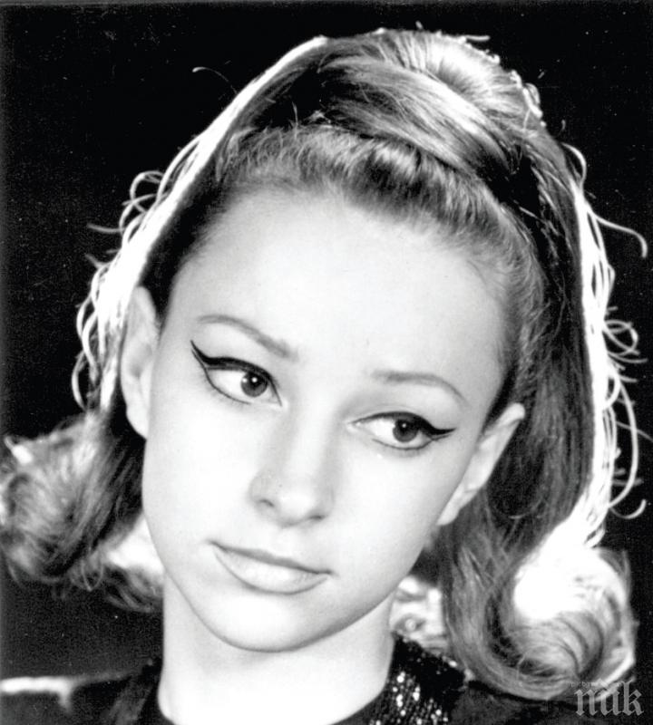 САМО В ПИК И РЕТРО: Внучката на Паша Христова – нейно копие (СНИМКИ)