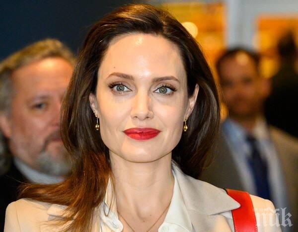 ШОК! Анджелина Джоли се утешава в прегръдките на жена. Ето коя е новата й любовница (СНИМКА)