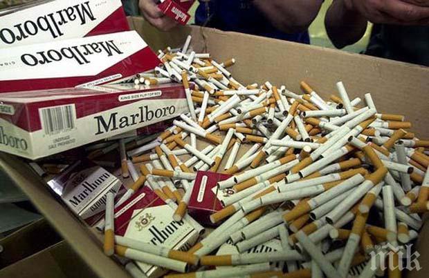 Митничари откриха 16 000 къса цигари в тайник на бус