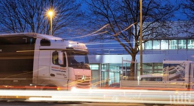 Огромна тапа от тирове чака на граничния пункт Гюргево-Русе