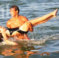 Спасители вадиха удавници от морето на Варна в състезание (снимки)