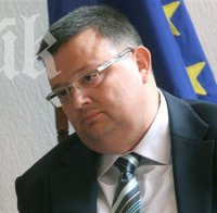 Сотир Цацаров призова Михаил Миков да четат заедно закони