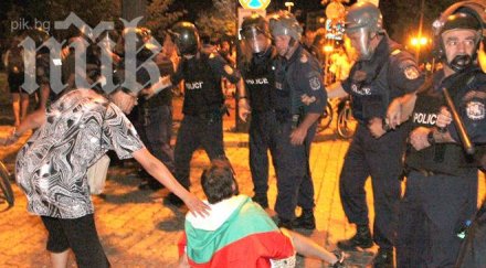 spiegel гневни българи блокираха парламента орешарски мисли подава оставка
