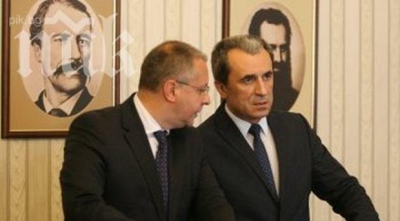 пик орешарски ръба нервна криза станишев убеждава подава оставка