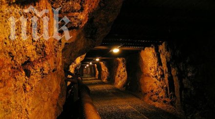 дни достигане затрупаните миньори