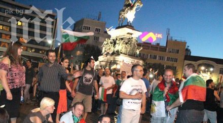 дансwithme приключва мирно парламента орлов мост снимки