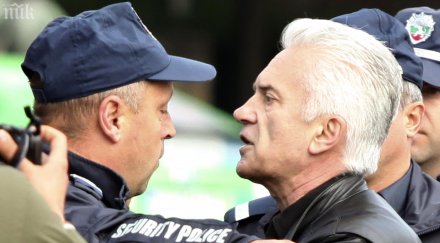 деница депутатки волен нахлуха общината викове оставка фандъкова