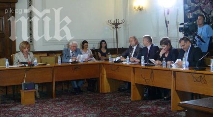 105 човека гласували два последните парламентарни избори