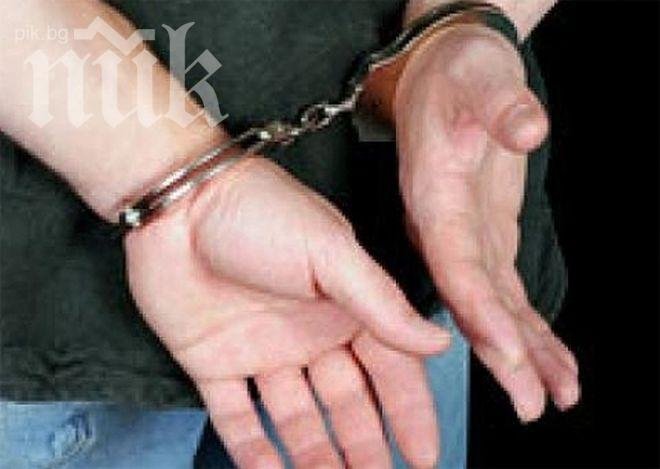 Задържаха мъж, опитал да монтира записвачка на пост терминал в Златни пясъци