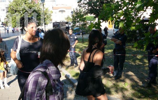 Мадами към полицията пред НС: Ще ни биете ли днес? (снимки)