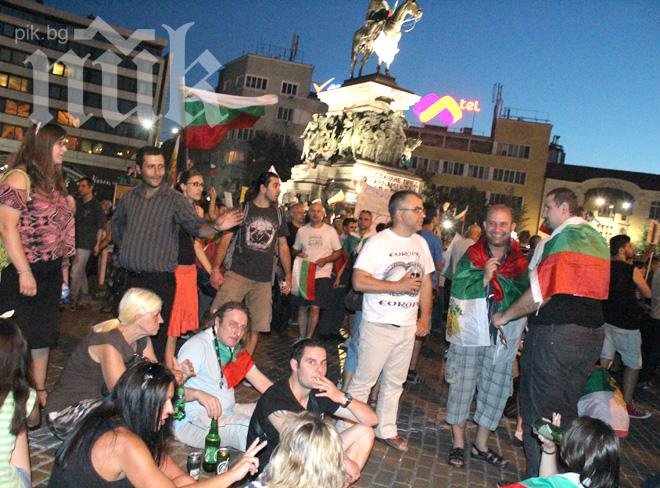 41-ят ДАНСwithMe приключва мирно пред парламента и на Орлов мост (снимки)