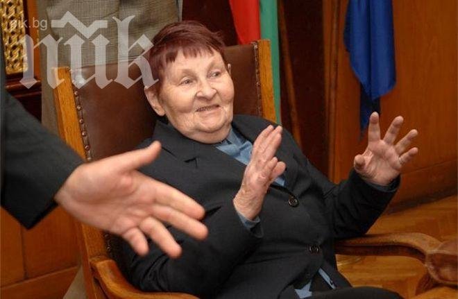 „Сънди Таймс”: Майката на Станишев го съветва да се оттегли 