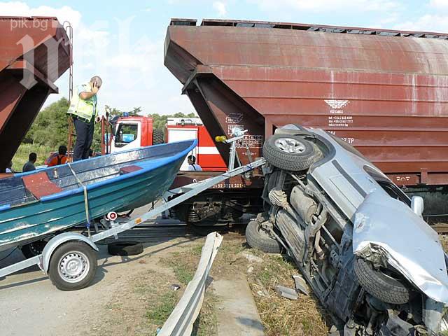 Влак премаза джип на жп прелез