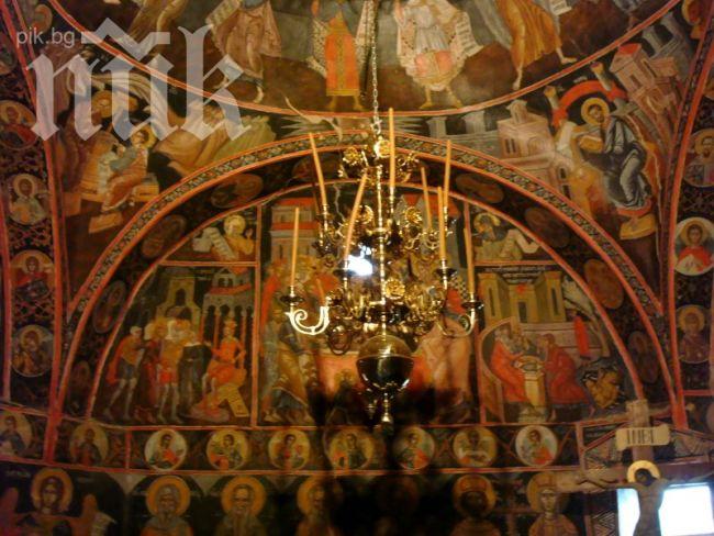 Православната църква прославя паметта на Св. Пантелеймон