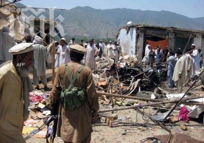 Най-малко 25 души са убити и над 100 са ранени при атентат в Пакистан 