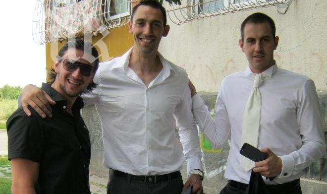 Националът Георги Братоев се ожени за голямата си любов (снимки)