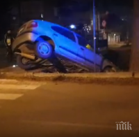 Кола излетя от пътя в Казанлък и падна в река 