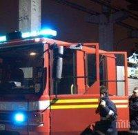 Бус се запали на бензиностанция в Хасково