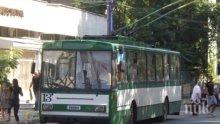 ДИВА РАБОТА: Изнервен шофьор счупи чистачките на тролей в Пазарджик