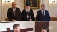 Две снимки, два свята. Въпрос на морал