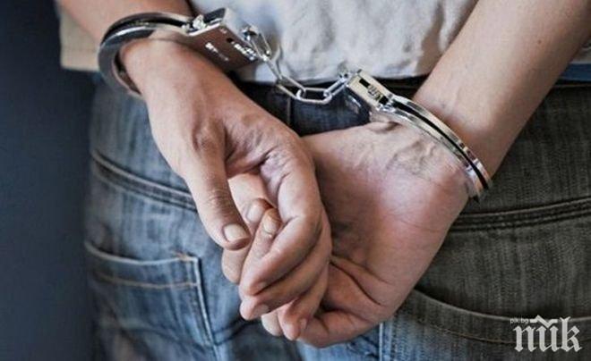 Арестуваха двама за въоръжени грабежи във Варна