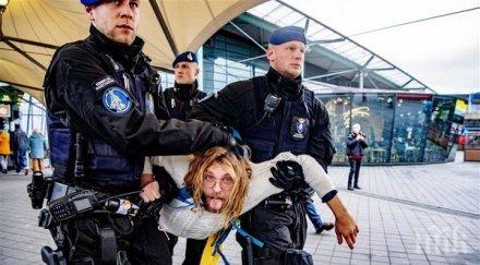 полицията разгони демонстрация летището амстердам