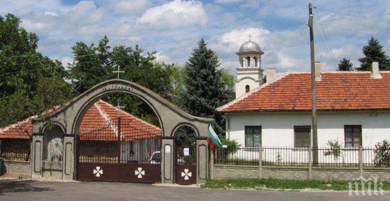 Монахини се заселиха в Раковишния манастир

 