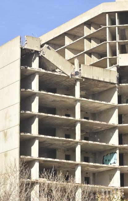 Рухва сградата на Работническо дело