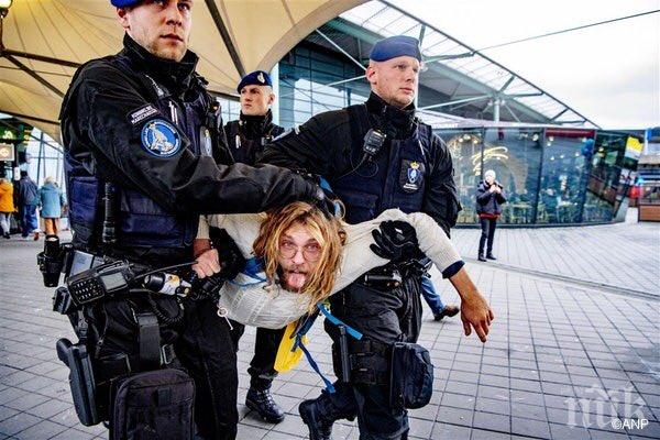 Полицията разгони демонстрация от летището в Амстердам