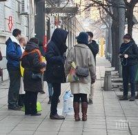 ПЪЛЕН СМЯХ! ДеБъ излязоха по хавлии - искат вода, но объркаха министерството