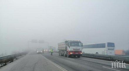 последните минути затвориха част магистрала тракия заради теч метан товарен автомобил