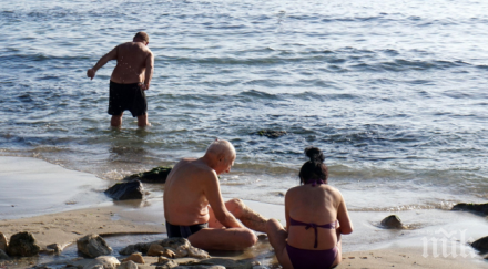 варненци топнаха морето предпразнично